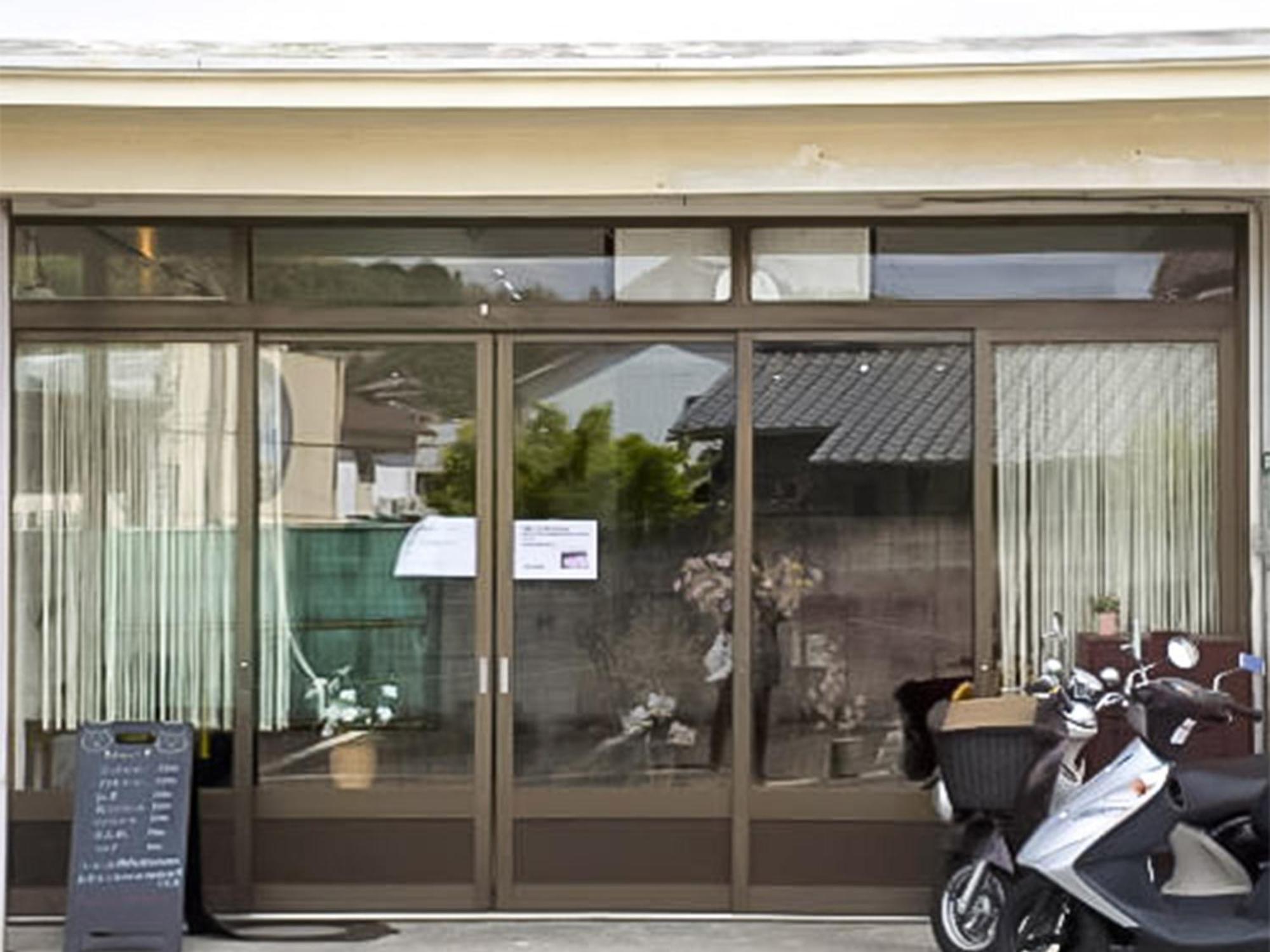 Guest Cafe Kuchikumano Hotel Kamitondacho Bagian luar foto